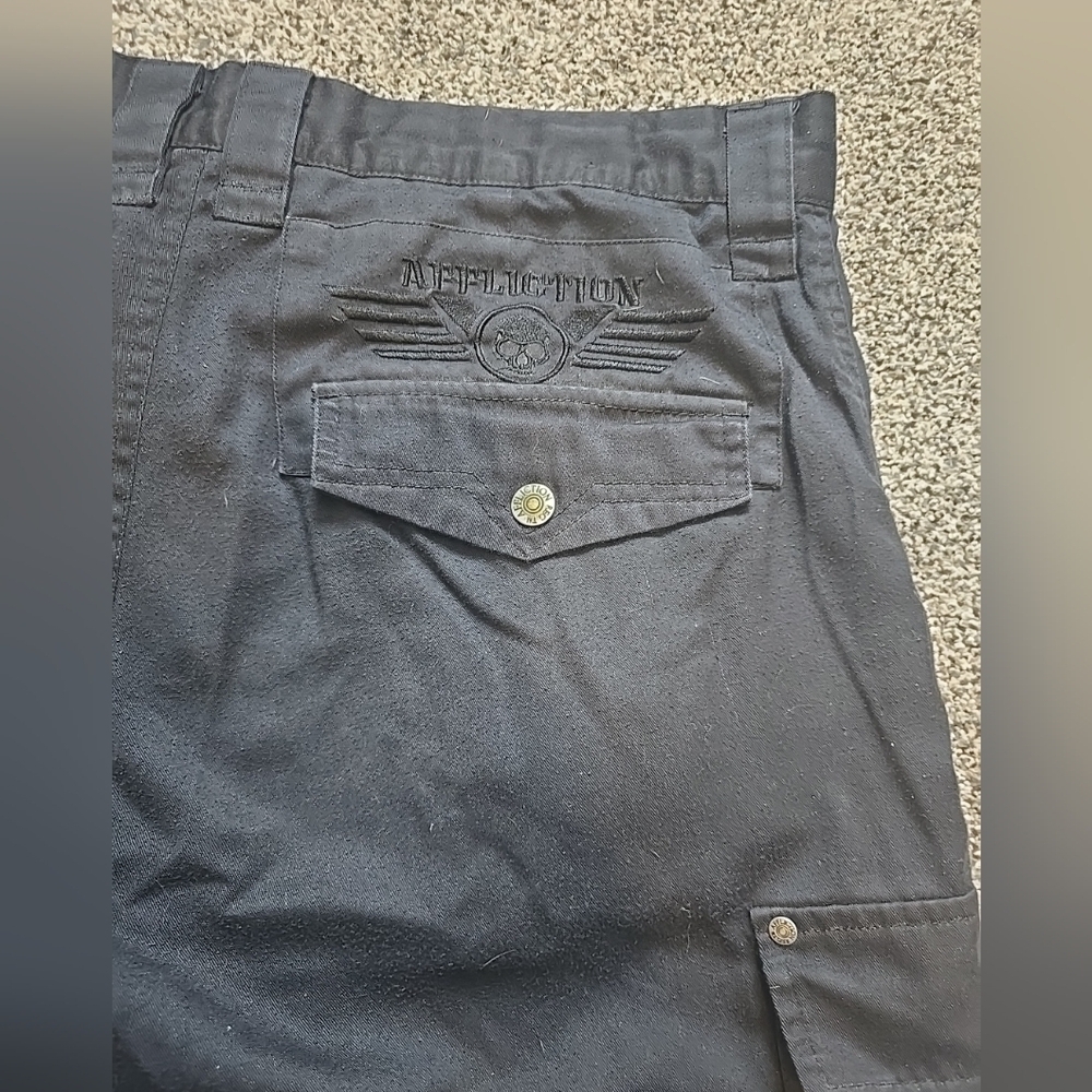 VTG Affliction Black Cargo Shorts Y2K Streetwear Edgy Mens 36 Black - Picture 14 of 14